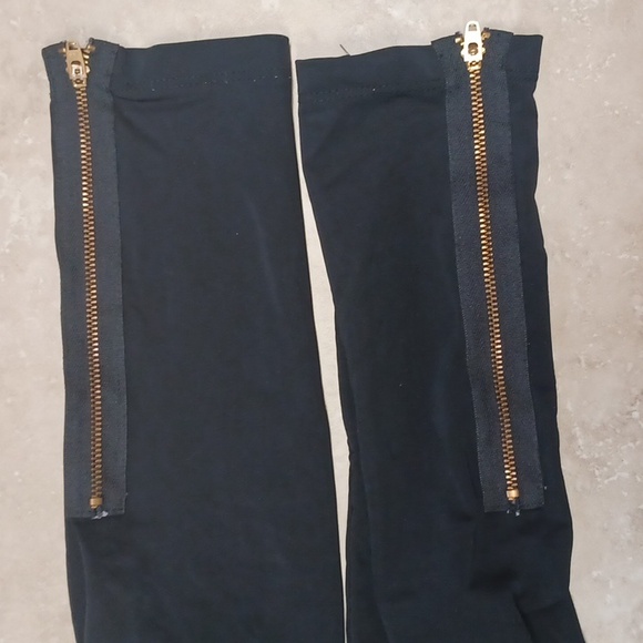 Never Worn LNA Black Leggings With Ankle Zippers, Size XS - Picture 5 of 6